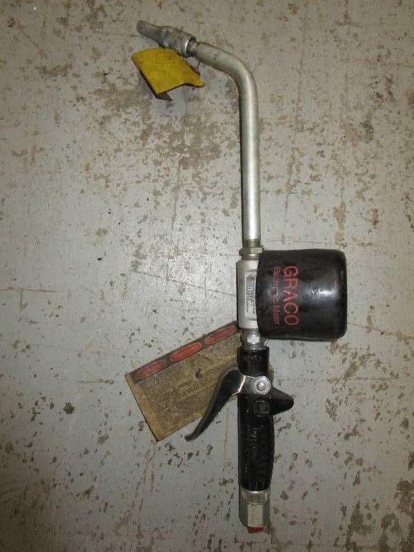 lot 92 image: Graco Automatic and Manual Oil Non-Drip Nozzle