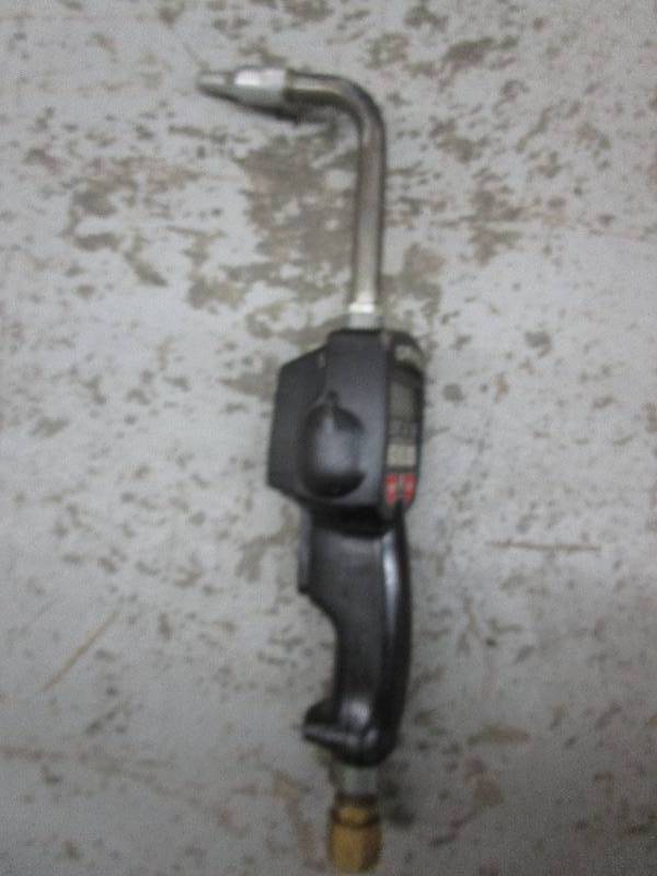 lot 93 image: Graco Automatic and Manual Oil Non-Drip Nozzle