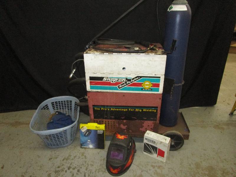 lot 98 image: Snap On Welder Model mm250SL With  Welding Gloves, Mask, and tank 75% Argon and 25% Carbon Dioxide gauge reads 1500PSI