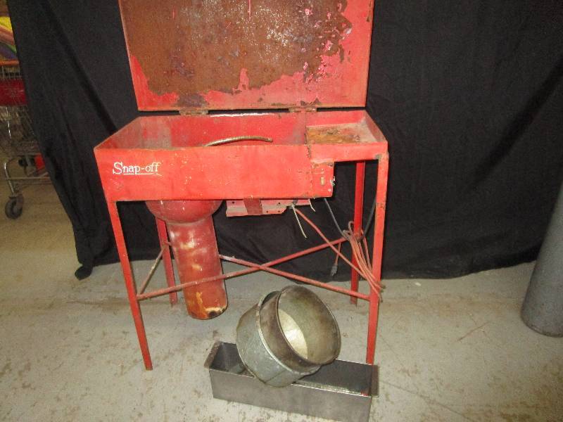 lot 100 image: Red Snap Off Parts Waher With Funnels and tray