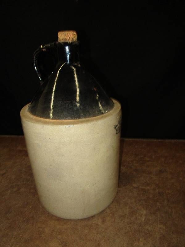 lot 104 image: 1 Gallon Brown Jug