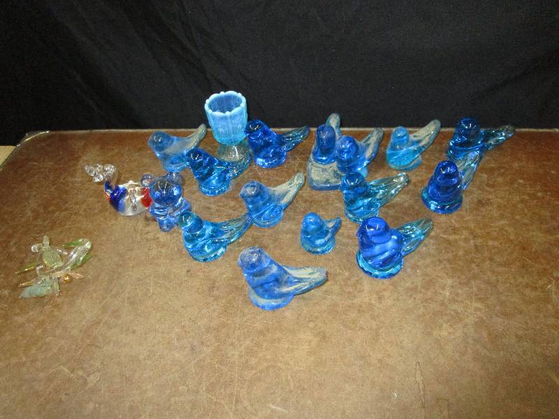 lot 110 image: Lots of Blue Glass Bird Paper Weightsdcor