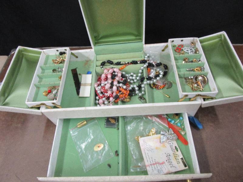 lot 117 image: Old Jewelry Box Full of Assortment of Jewelry