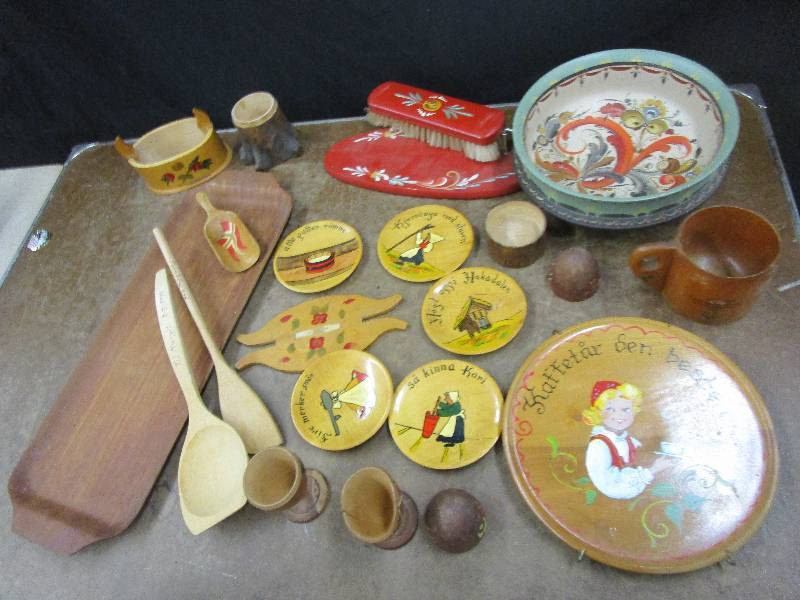 lot 119 image: NORWEIGAN Variety of Wooden Things, Plates, Bowls, Spoons, Etc.
