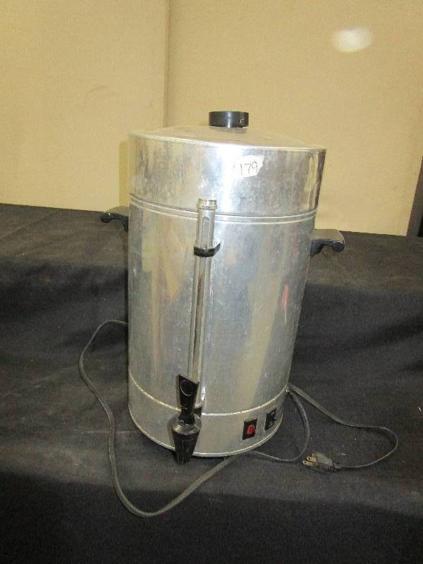 lot 148 image: Large 101 cup coffee pot tested and works