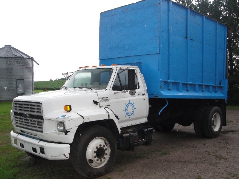 1989 FORD  F-700  CONTRACTORS TRUCK