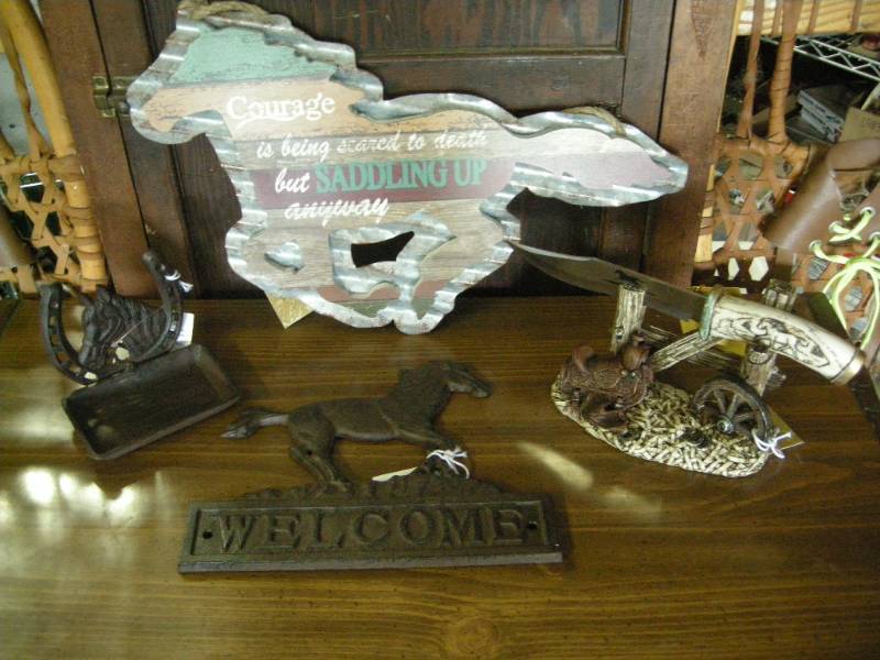 Horse Knife, Signs, Dish