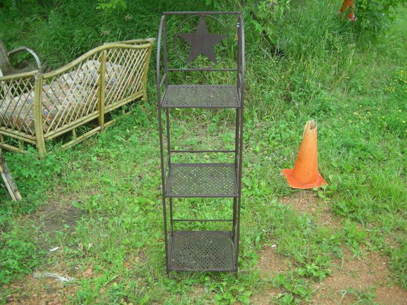 Metal Star Three Tier Linen Shelf