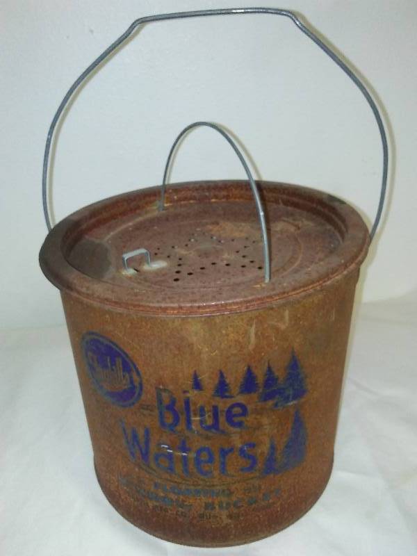 Frabill Blue Waters metal minnow bucket