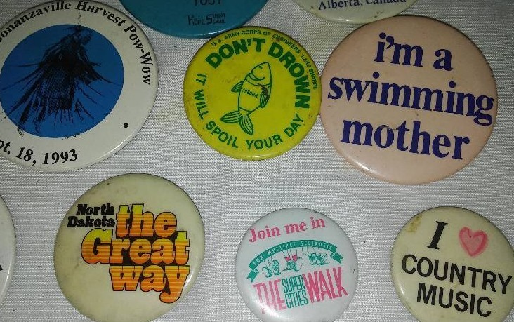 approximately 30 vintage buttons