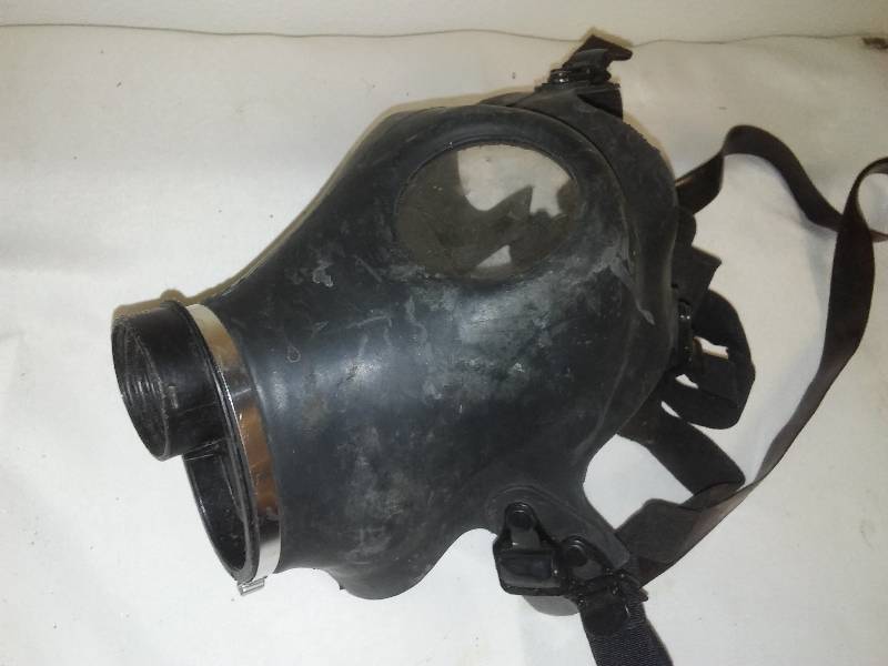 Gas mask, respirator, breathing mask, good overall condition, plenty of straps