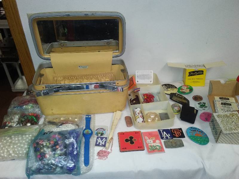Samsonite case and crafting and collectible