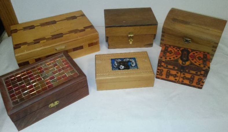 6 wood boxes, small humpback chest