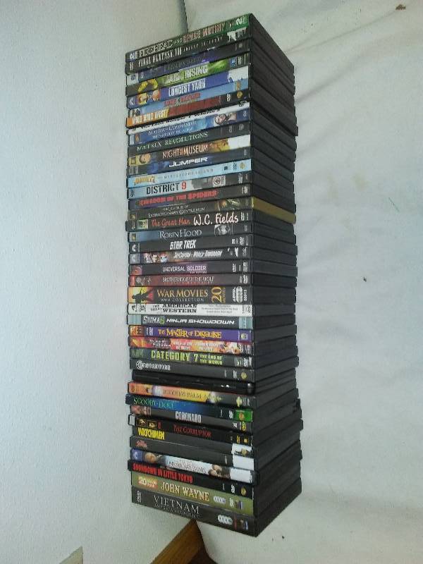 40 DVDs general-interest movies