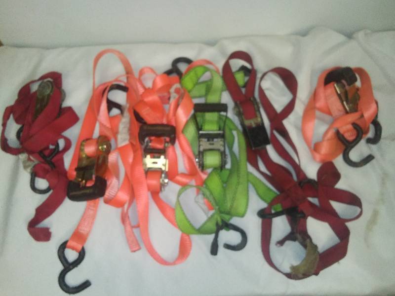ratchet strap set, good condition�