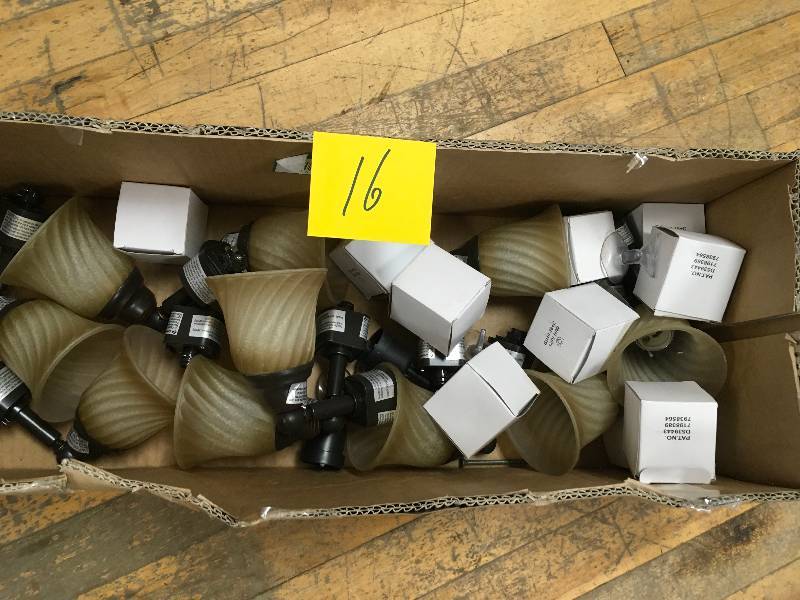 lot 16 image: Lithonia 218LNA Bell 1-Light Oil Rubbed Bronze Track Lighting Fixture in good conditions