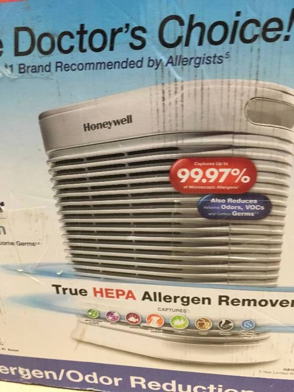 lot 32 image: HONEYWELL True HEPA 155 sq. ft. Allergen Remover Air Purifier in good conditions