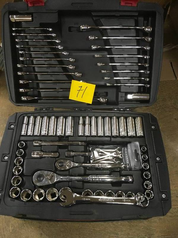 lot 71 image: Husky Mechanics Tool Set Kit, 268 Piece Case, Chromium Steel Tools Durable