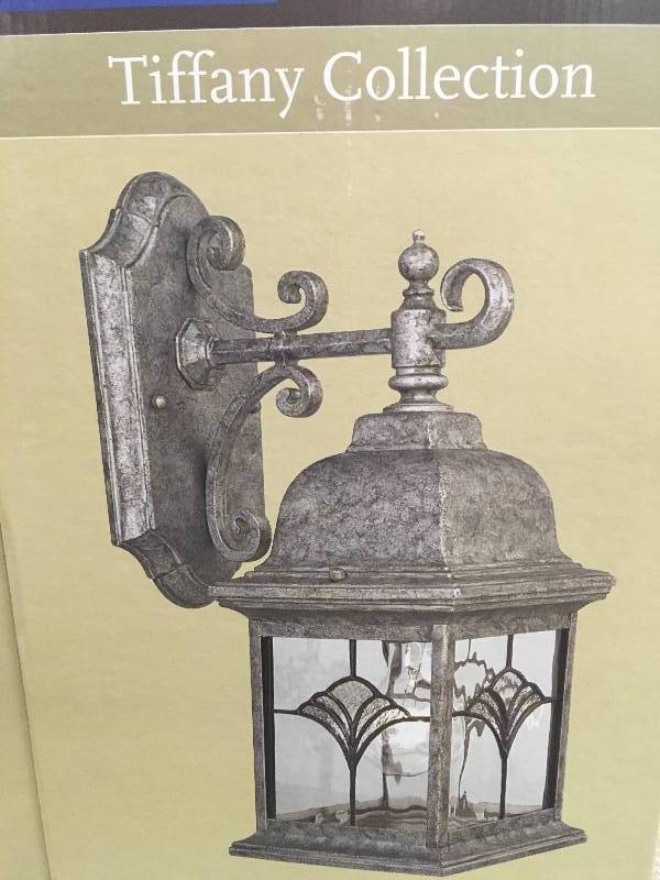 lot 91 image: Tifany Collection Golden Baroque Finish set of 2 New