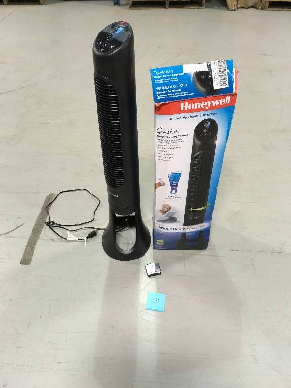 lot 9 image: Honeywell QuietSet Tower Fan HYF260B, Black in working conditions