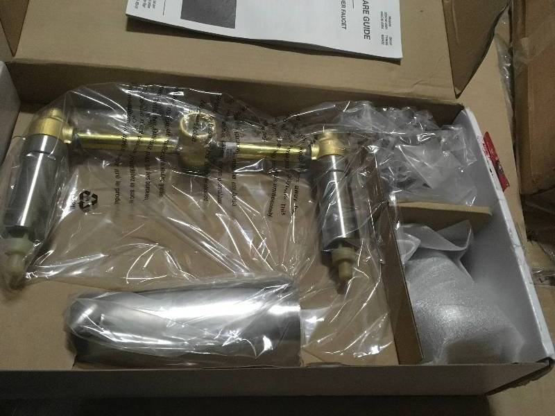 lot 69 image: GLACIER BAY Constructor 2-Handle 1-Spray Tub and Shower Faucet in Chrome (Valve Included) not used