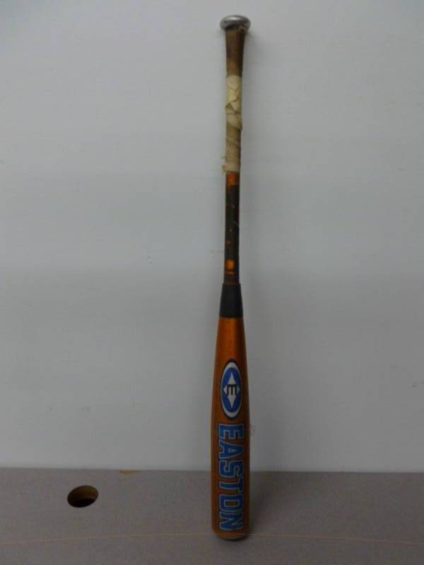 lot 17 image: Baseball Bat