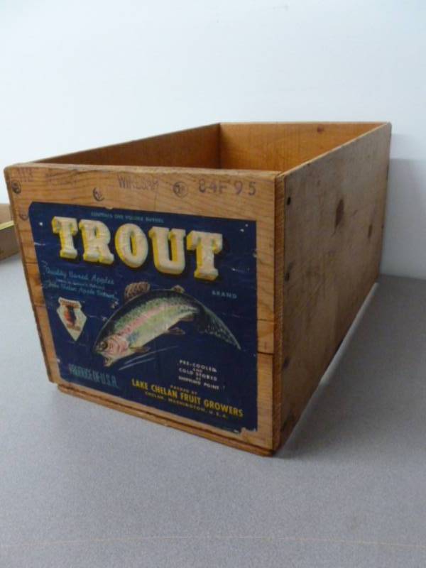 lot 28 image: Vintage Wooden Box