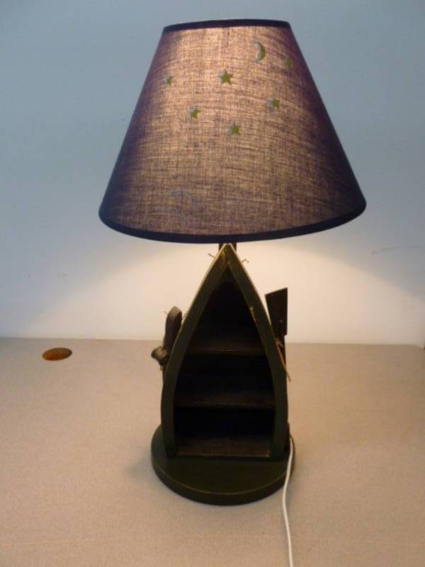 lot 29 image: Dresser Lamp