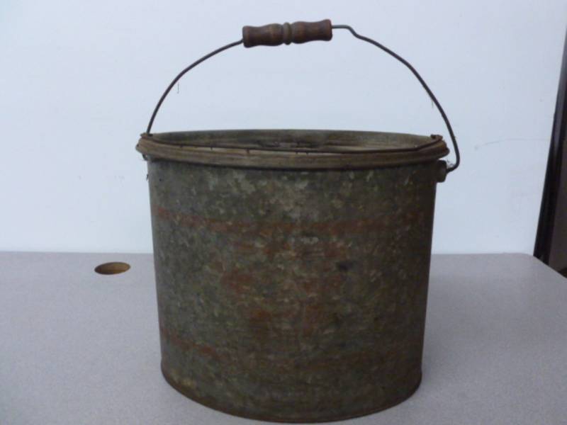 lot 69 image: Vintage Minnow Bucket