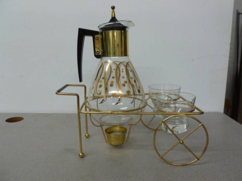 lot 93 image: Vintage Serving Set