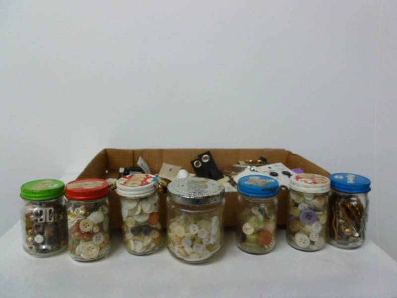 lot 127 image: Vintage Buttons