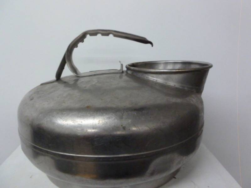 lot 142 image: Vintage Milker Can
