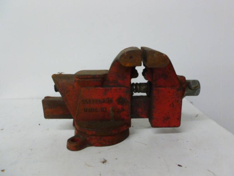 lot 147 image: Bench Vise