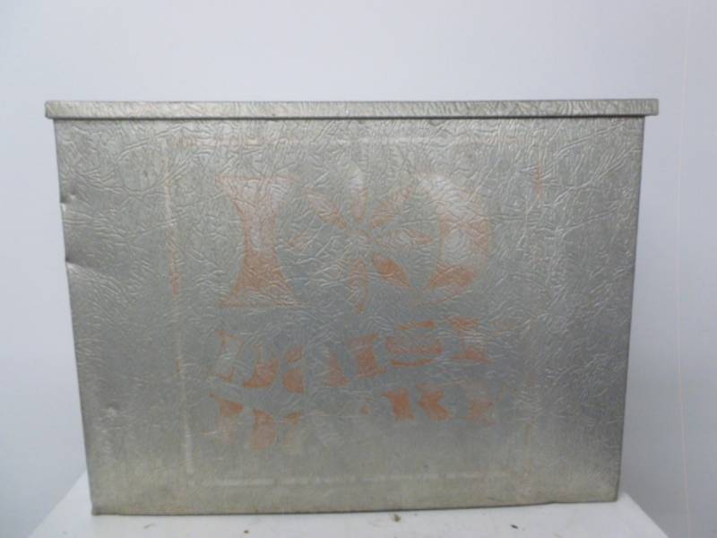 lot 157 image: Vintage Milk Box