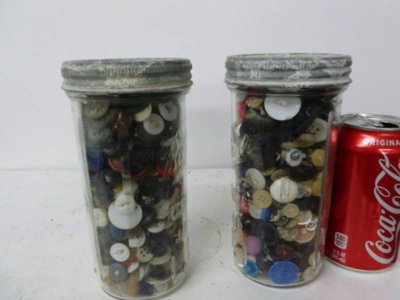 lot 172 image: Vintage Buttons