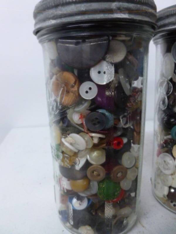 lot 173 image: Vintage Buttons