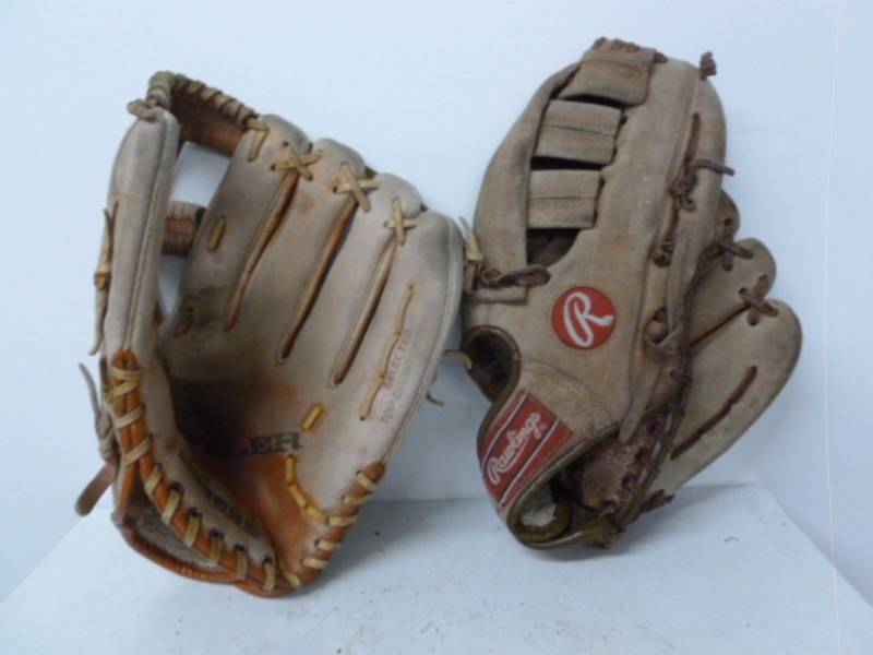 lot 184 image: Softball Gloves