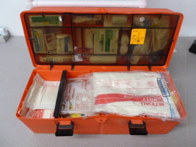 lot 185 image: First Aid Kit