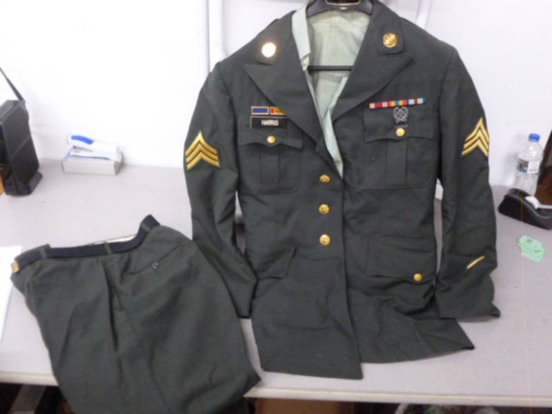 lot 186 image: Military Uniform
