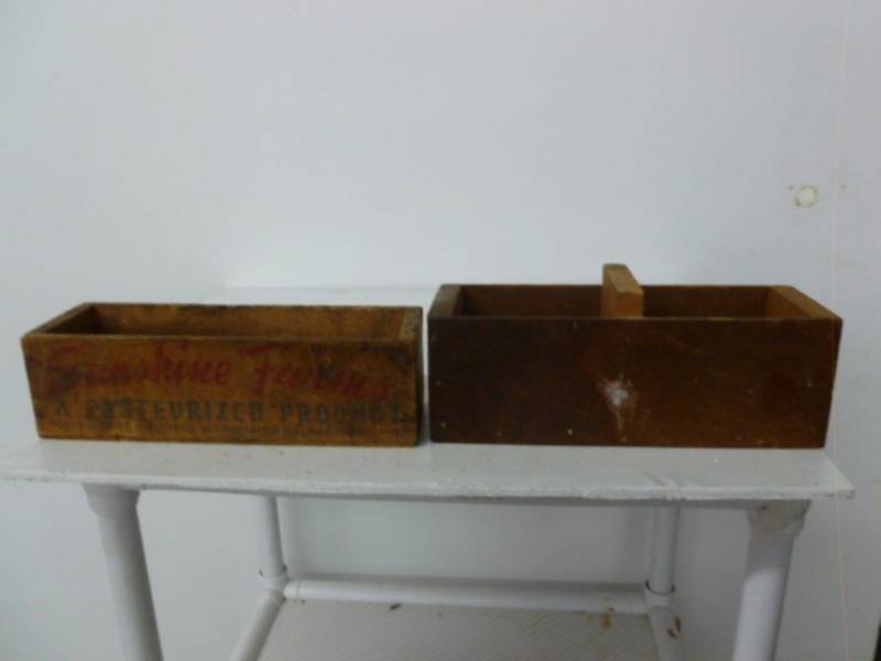lot 197 image: Vintage Wooden Box