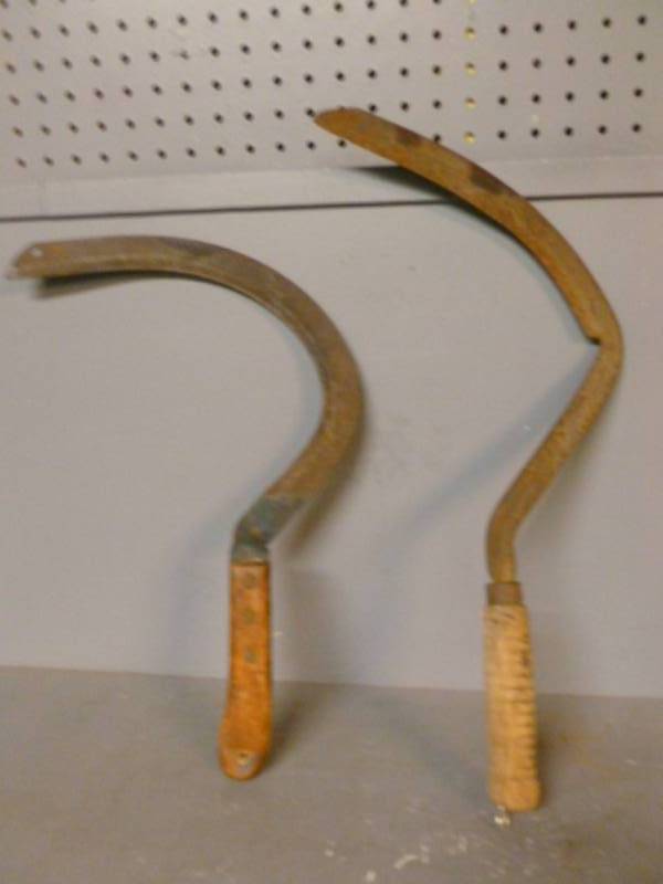 lot 10 image: Vintage Corn Knives