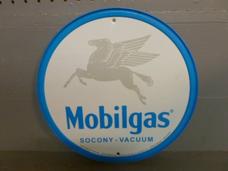 lot 17 image: Sign