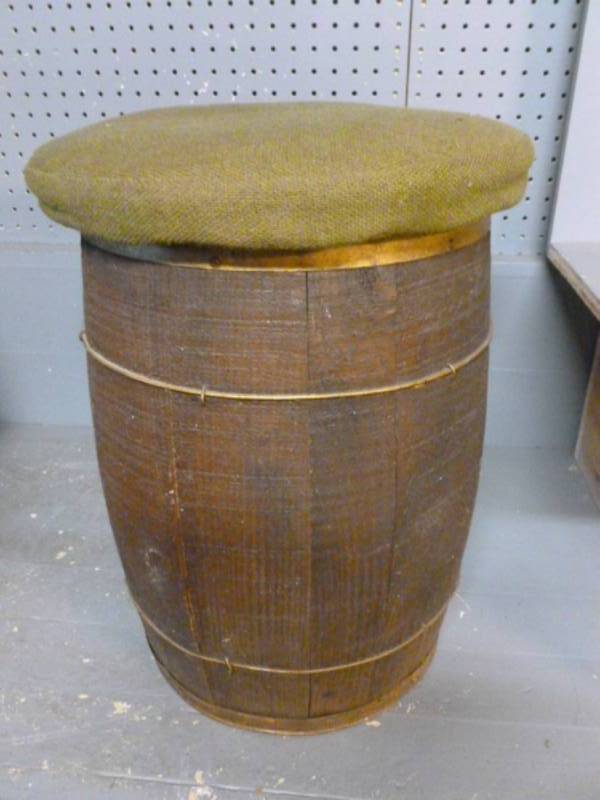 lot 34 image: Vintage Stool