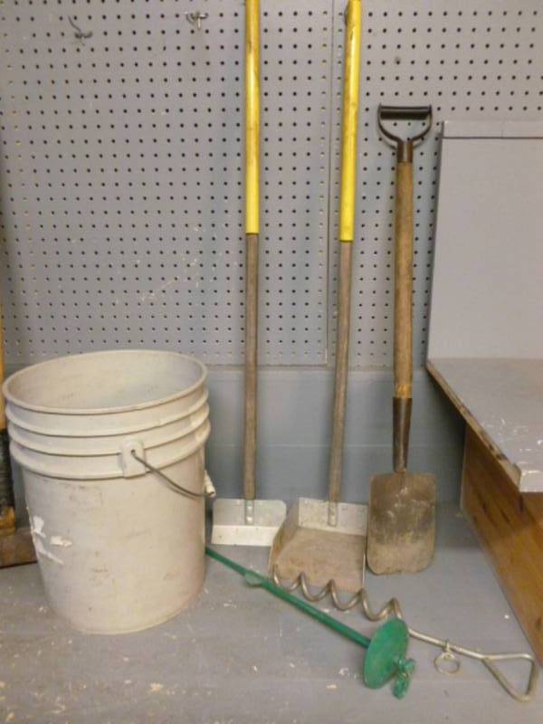 lot 37 image: Yard Tools