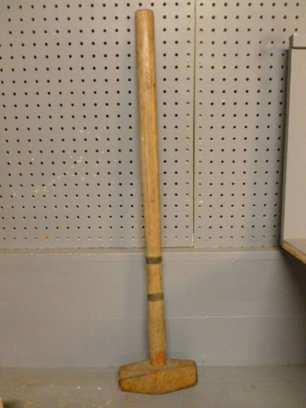 lot 44 image: Sledge Hammer