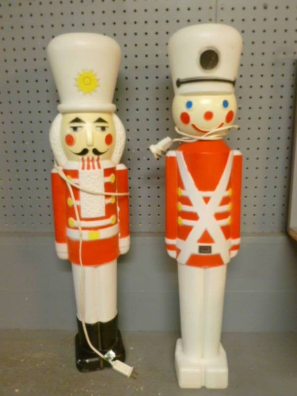 lot 66 image: Blow Molds