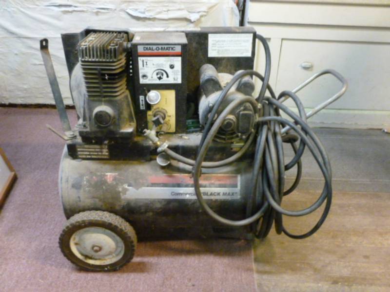 lot 69 image: Air Compressor