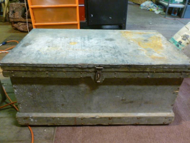 lot 75 image: Vintage Carpenters Box