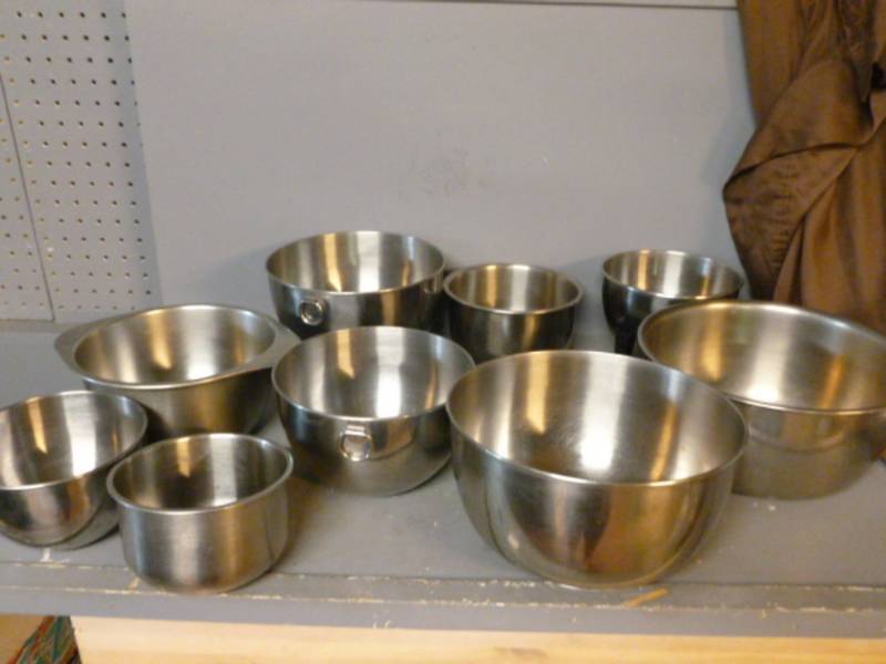 lot 80 image: Stainless Bowls