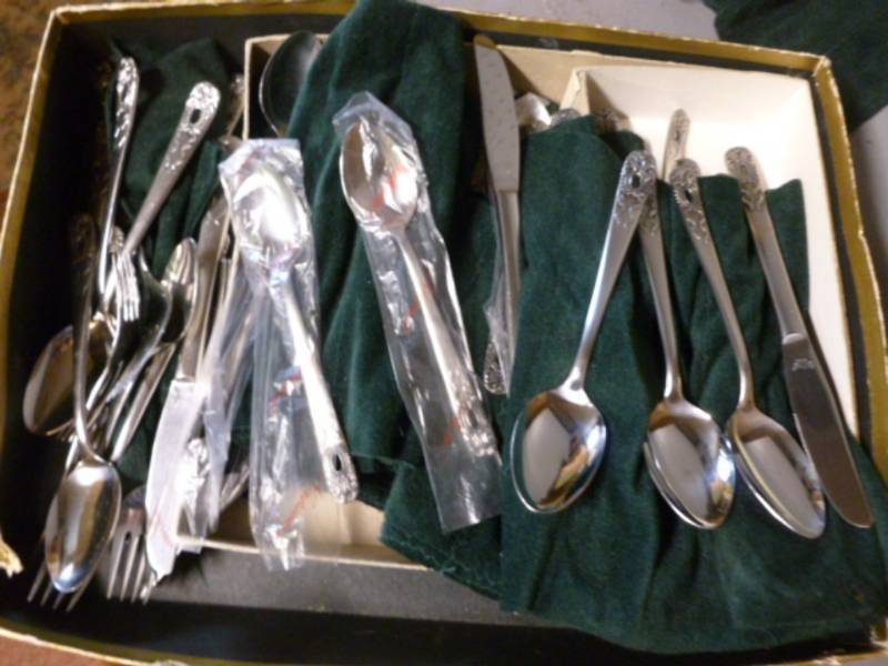 lot 81 image: Stainless Steel Flatware Set